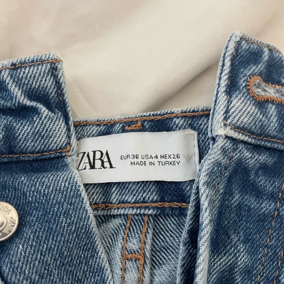ZARA STRAIGHT DENIM SHORTS BLUE SIZE 27 or SIZE 4. - Picture 3 of 5